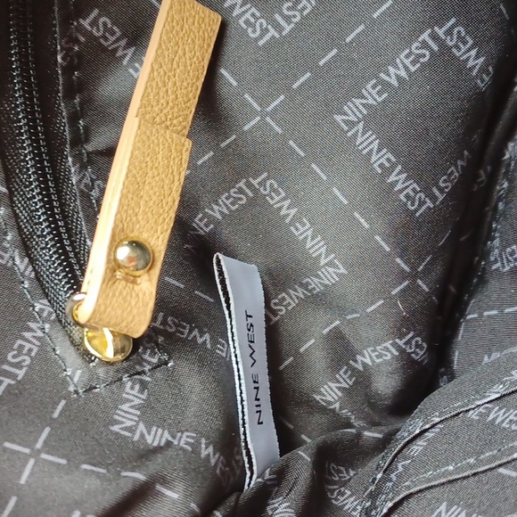 Nine West wristlet - Picture 6 of 14